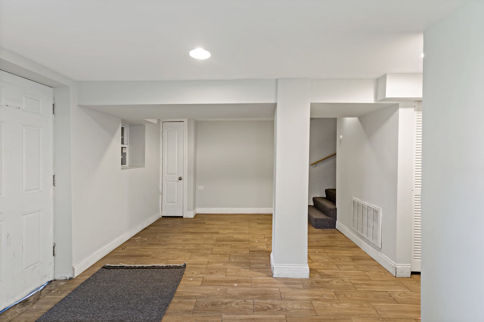 6640 S Champlain Avenue Property Photo 14