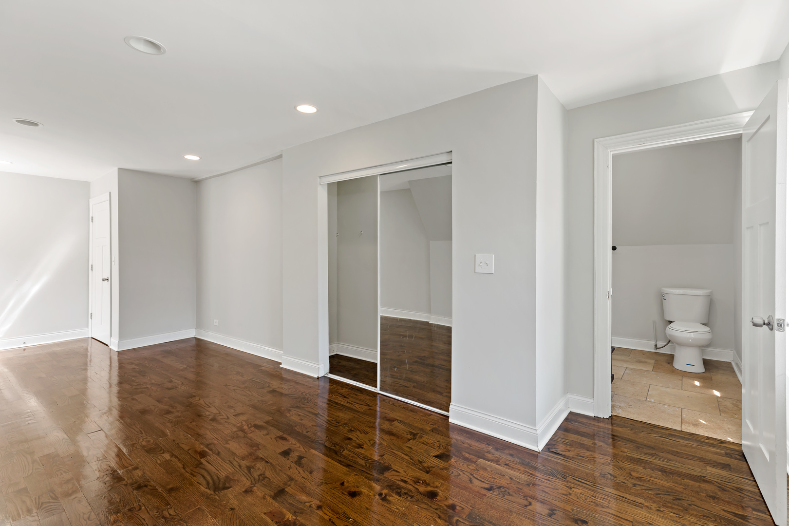 6640 S Champlain Avenue Property Photo 15