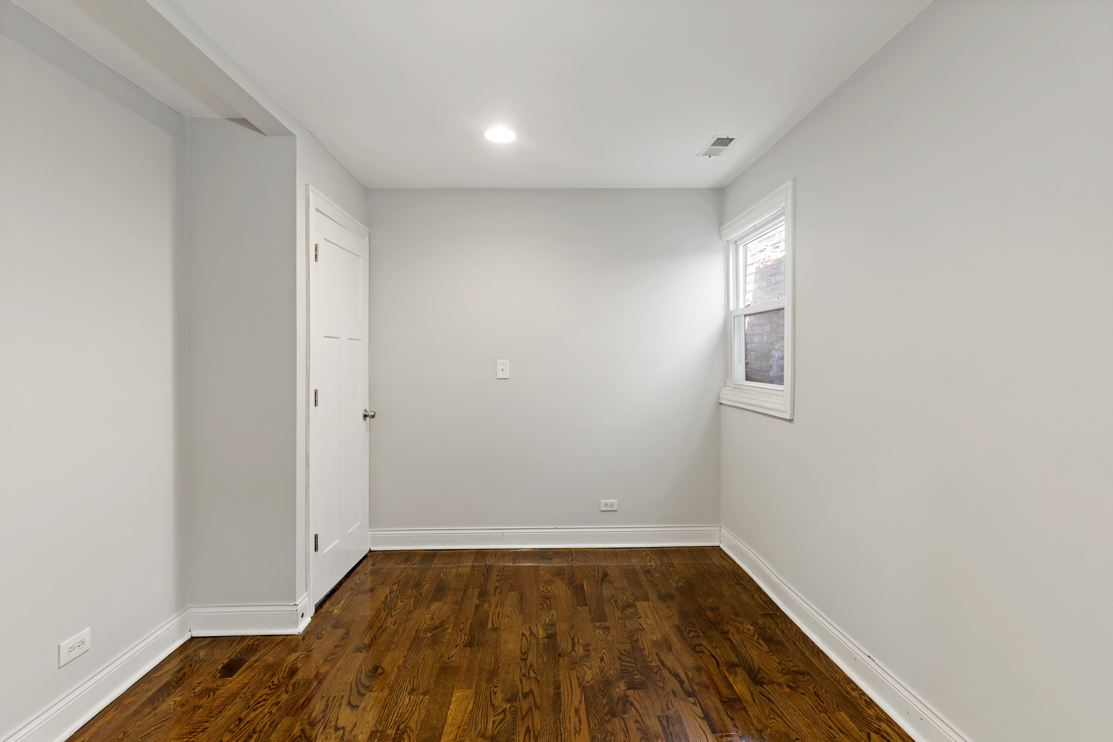 6640 S Champlain Avenue Property Photo 17