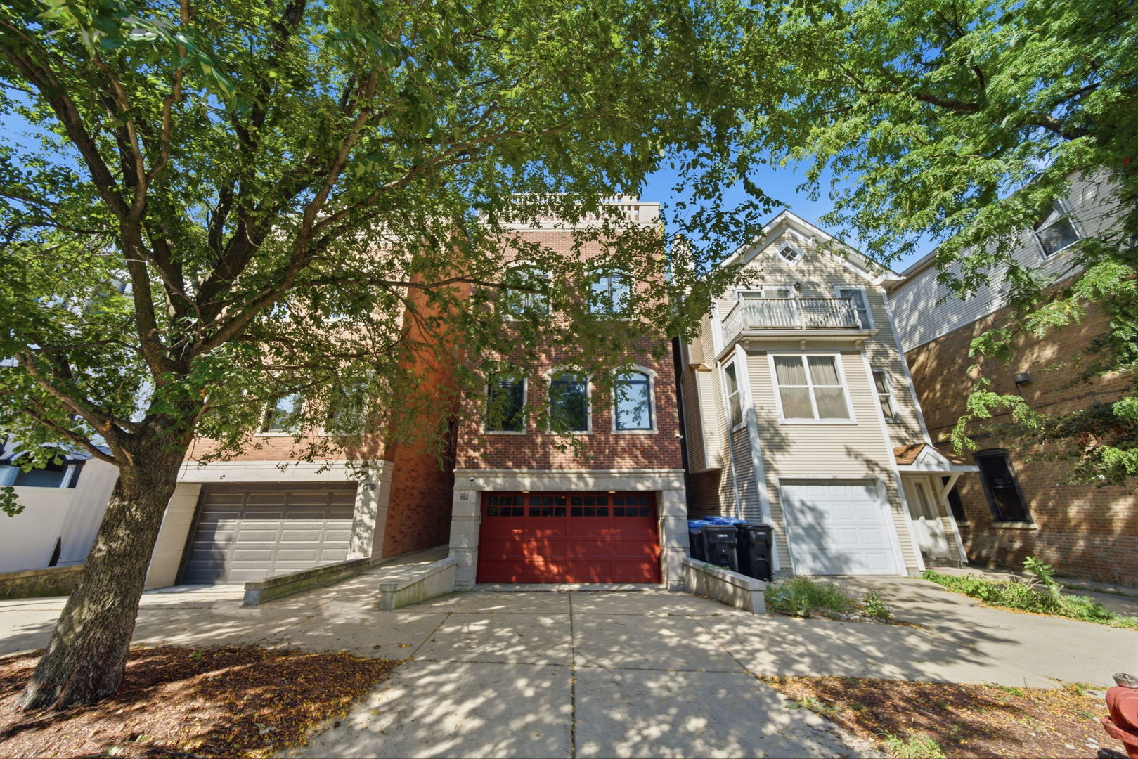 952 N Racine Avenue Property Photo 1