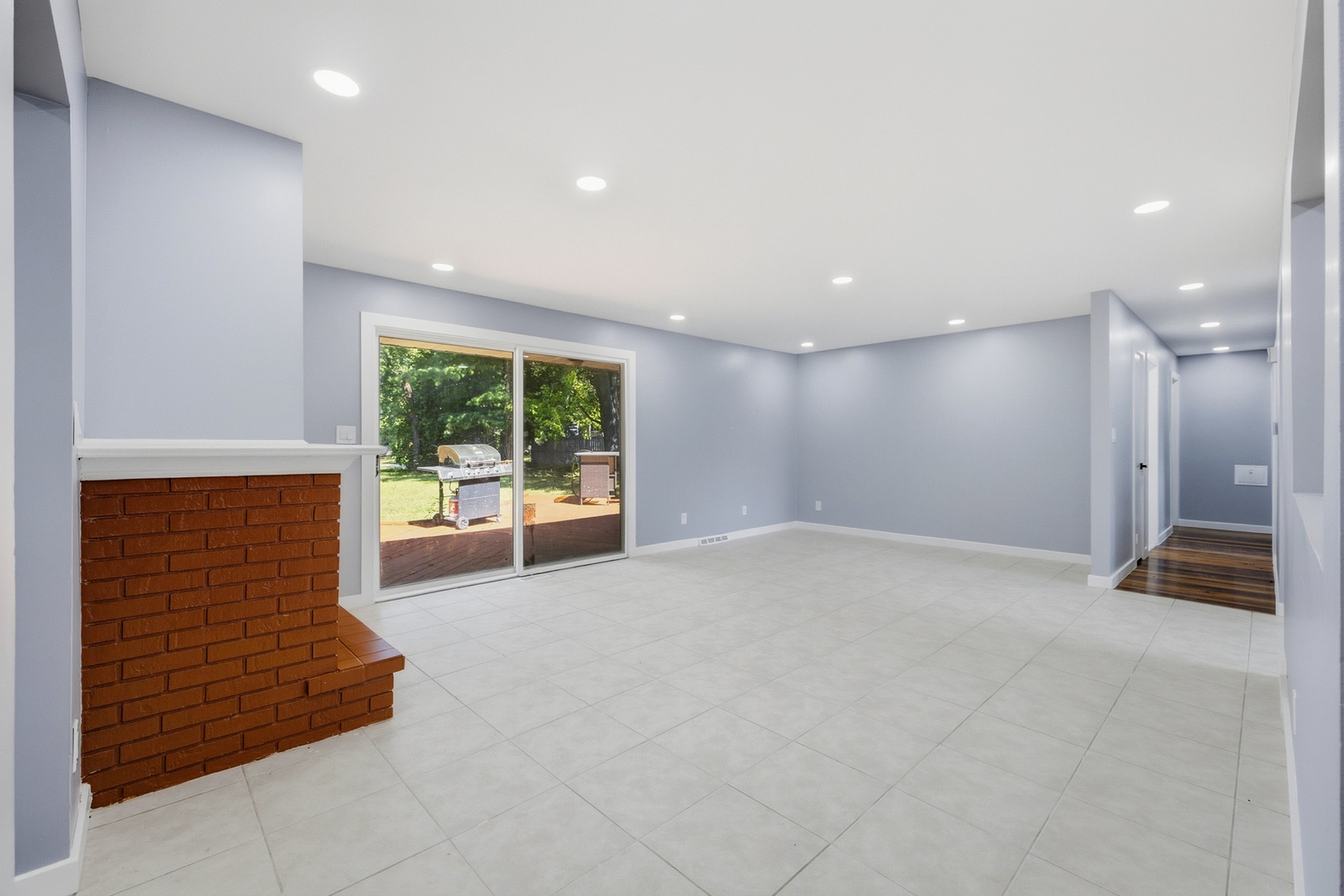 2355 Coach And Surrey Lane Property Photo 5