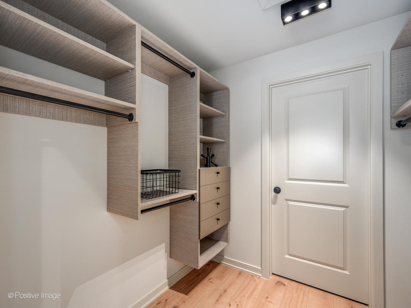 1235 N Ashland Avenue 502 Property Photo 5