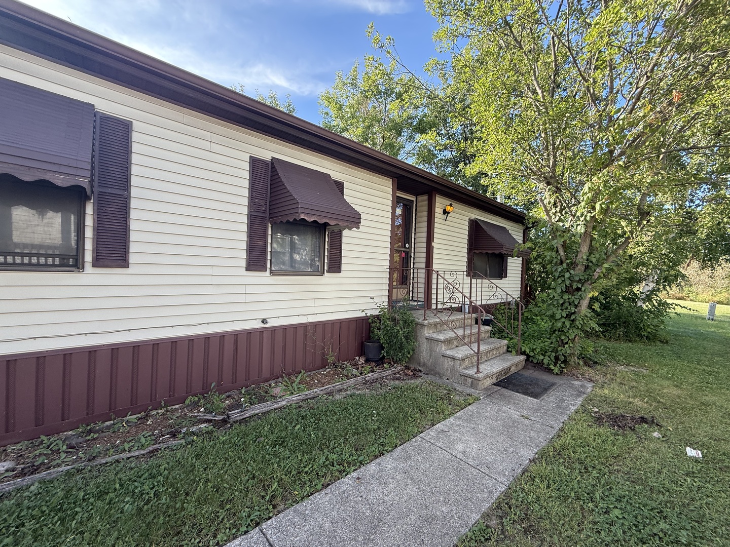 557 Huntsbridge Road Property Photo 2
