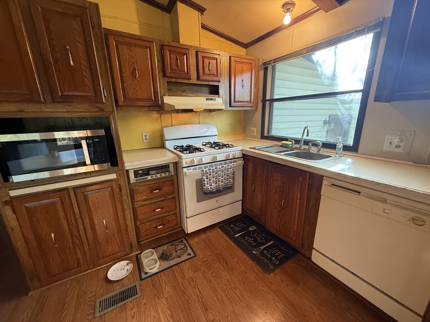 557 Huntsbridge Road Property Photo 6