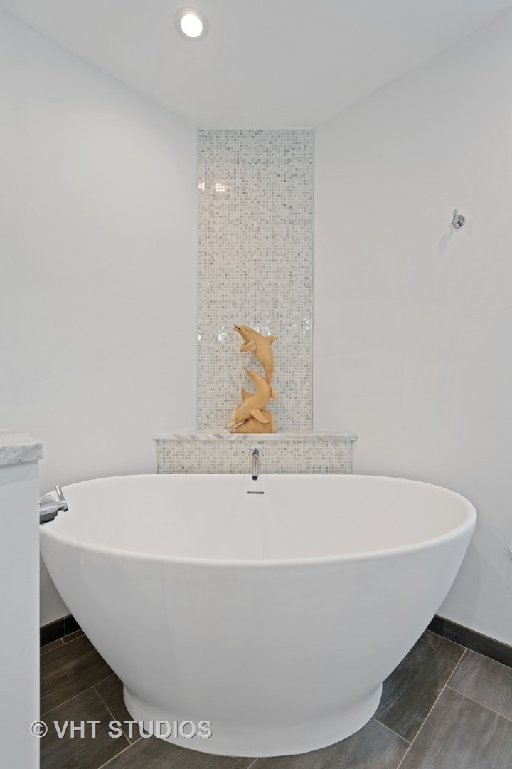 55 E Erie Street 4503 Property Photo 22
