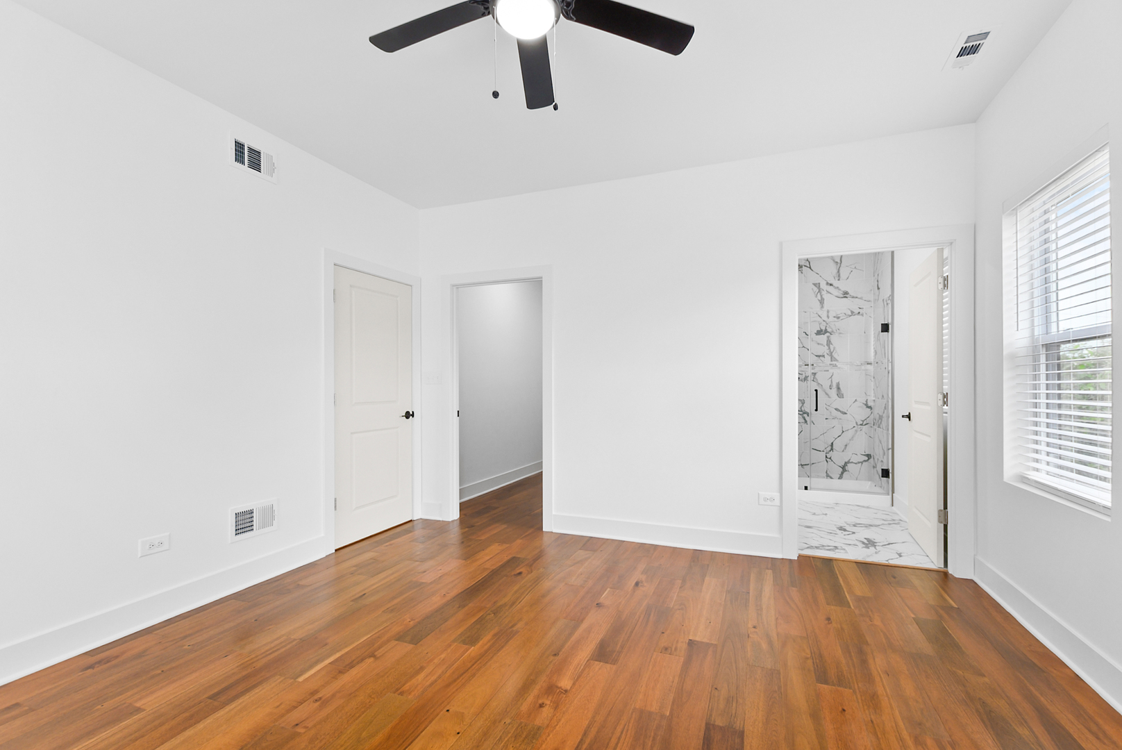 94 W 30th Place Property Photo 19