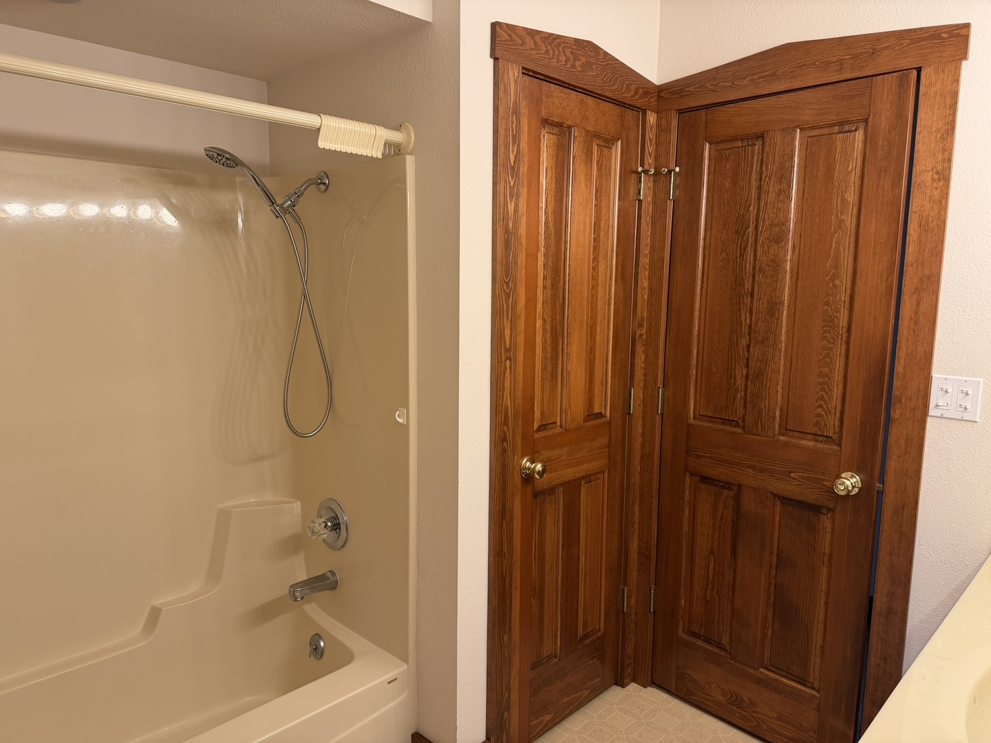101 E Provost Street Property Photo 41