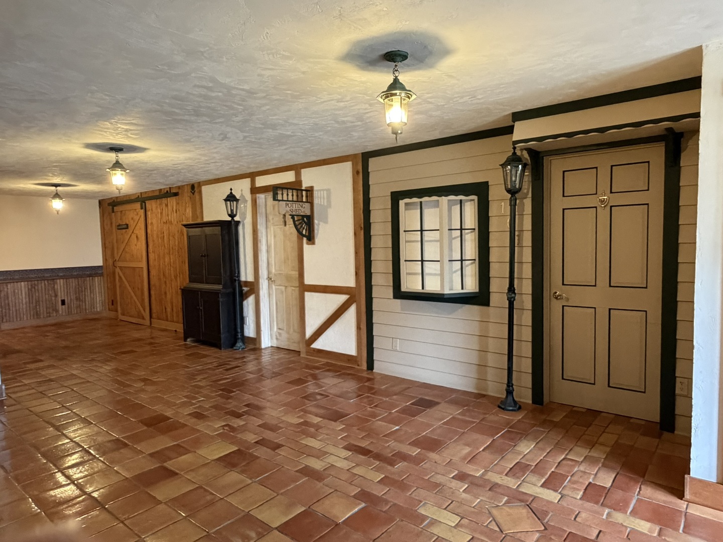 101 E Provost Street Property Photo 49