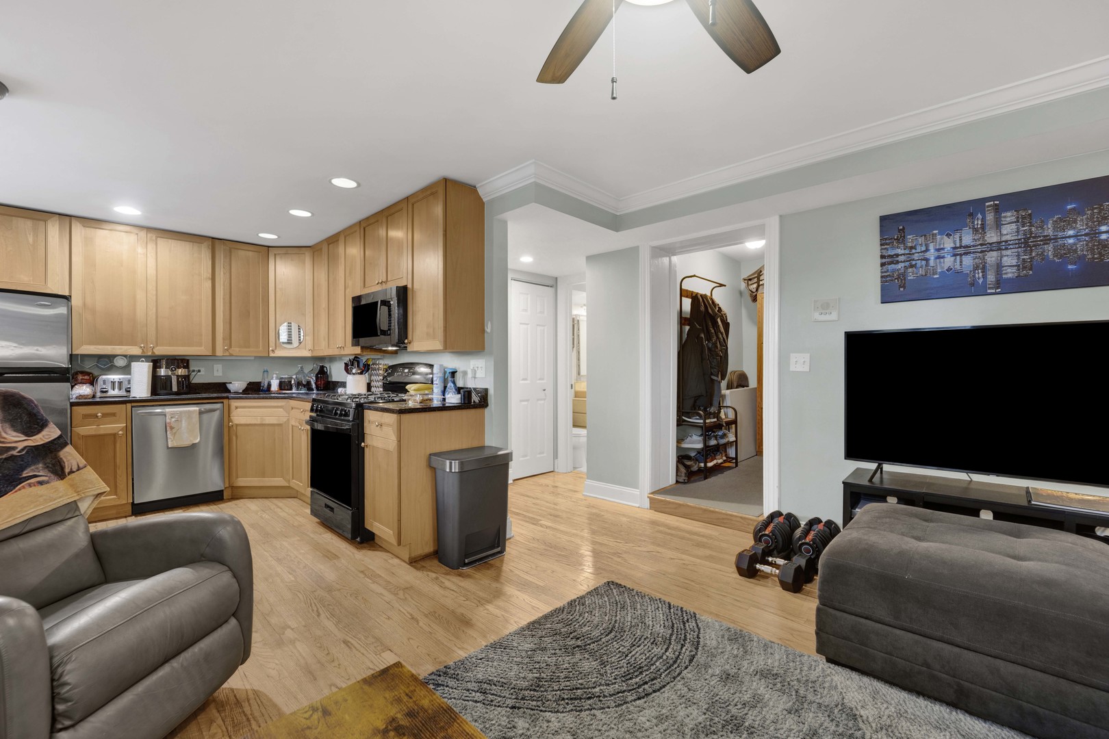 1133 W Grace Street G Property Photo 5