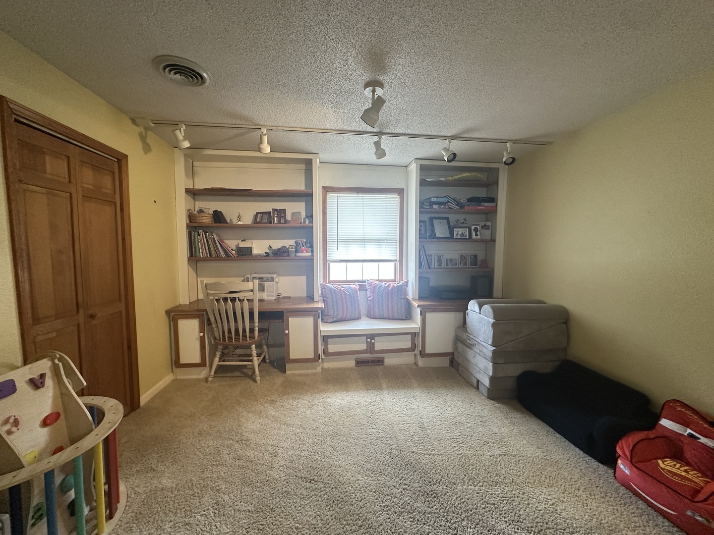 402 E Belleville Avenue Property Photo 26