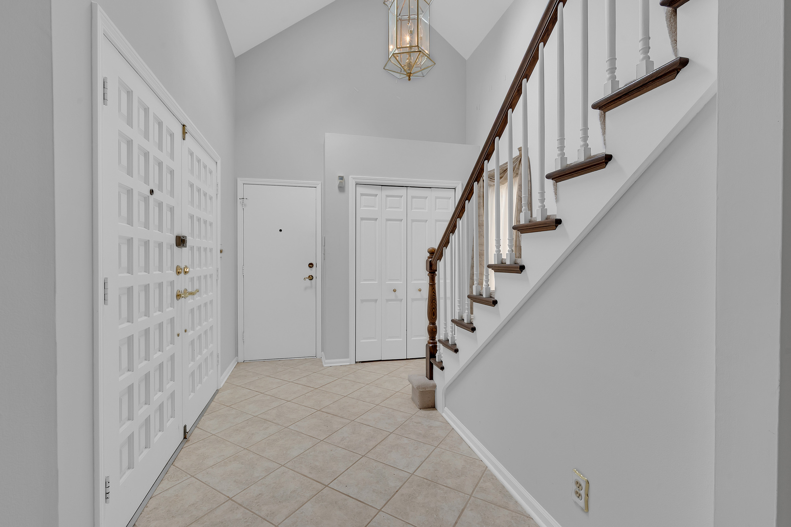 1136 Chateaugay Avenue Property Photo 4
