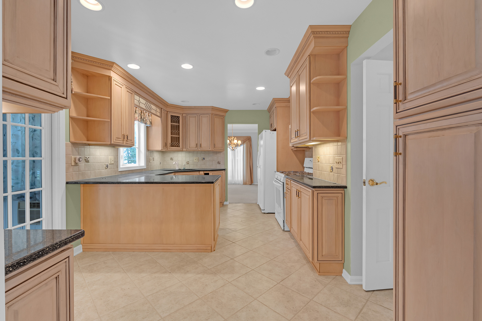 1136 Chateaugay Avenue Property Photo 6
