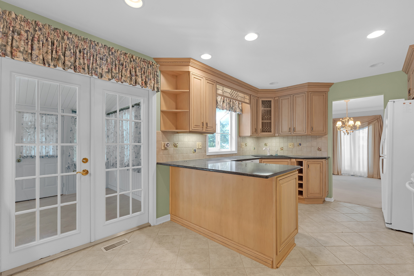 1136 Chateaugay Avenue Property Photo 7