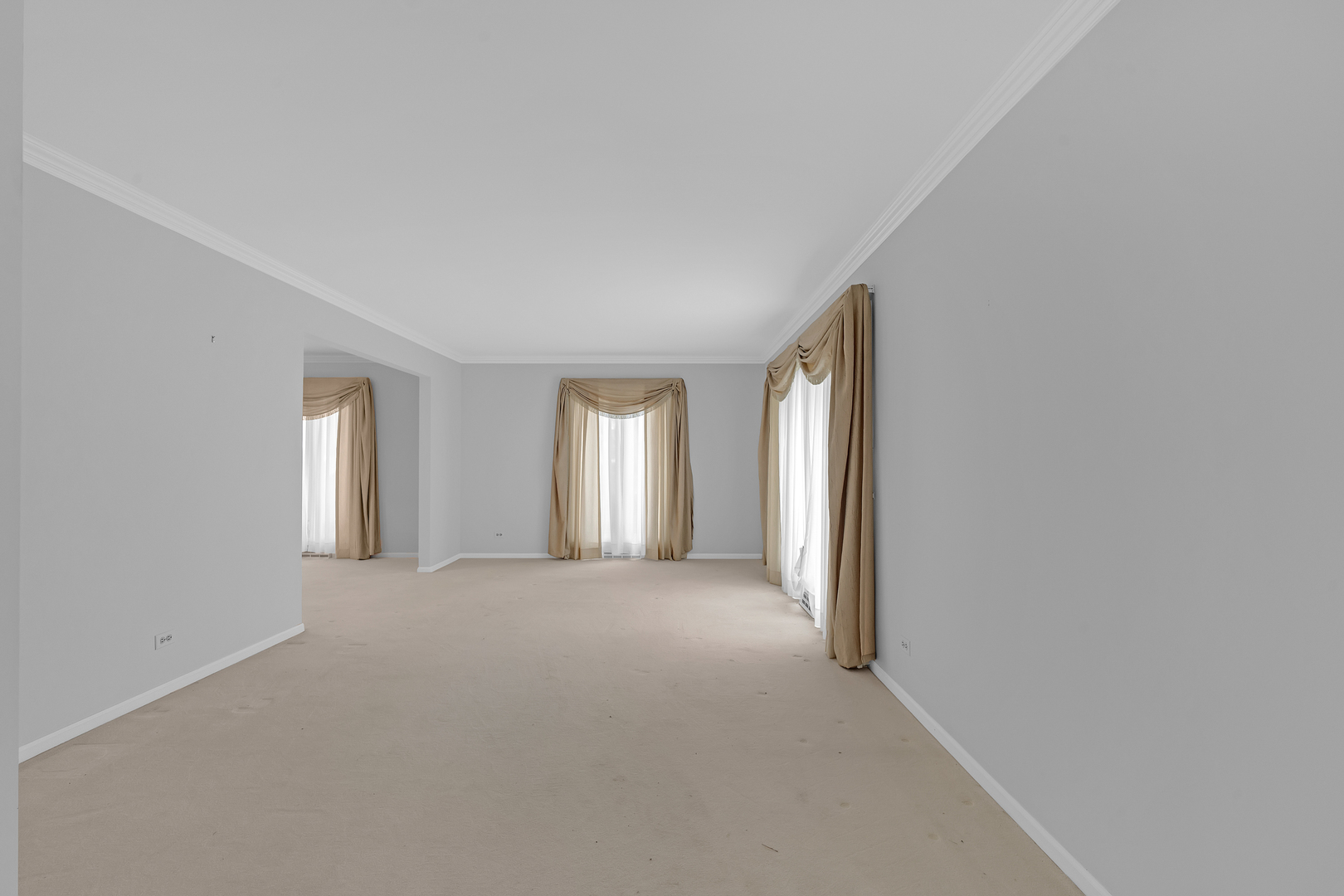 1136 Chateaugay Avenue Property Photo 14