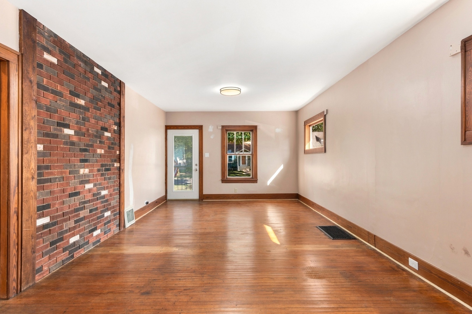 121 S Fordham Avenue Property Photo 3