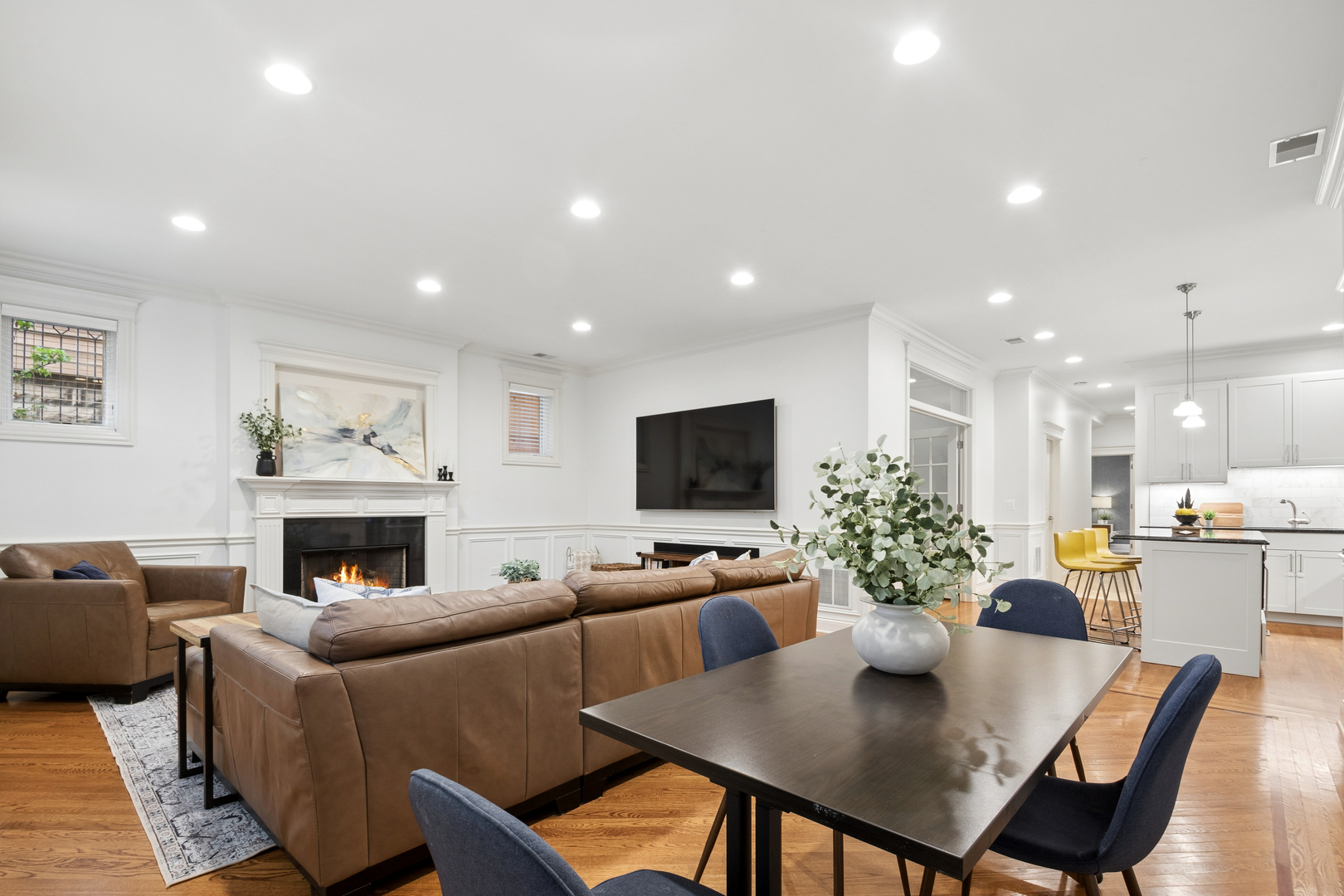 1330 W Diversey Parkway 1w Property Photo 3