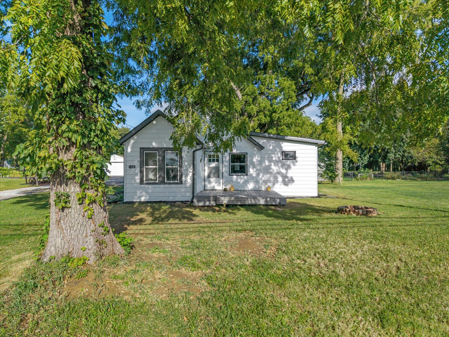 1219 Devils Glen Road Property Photo 1