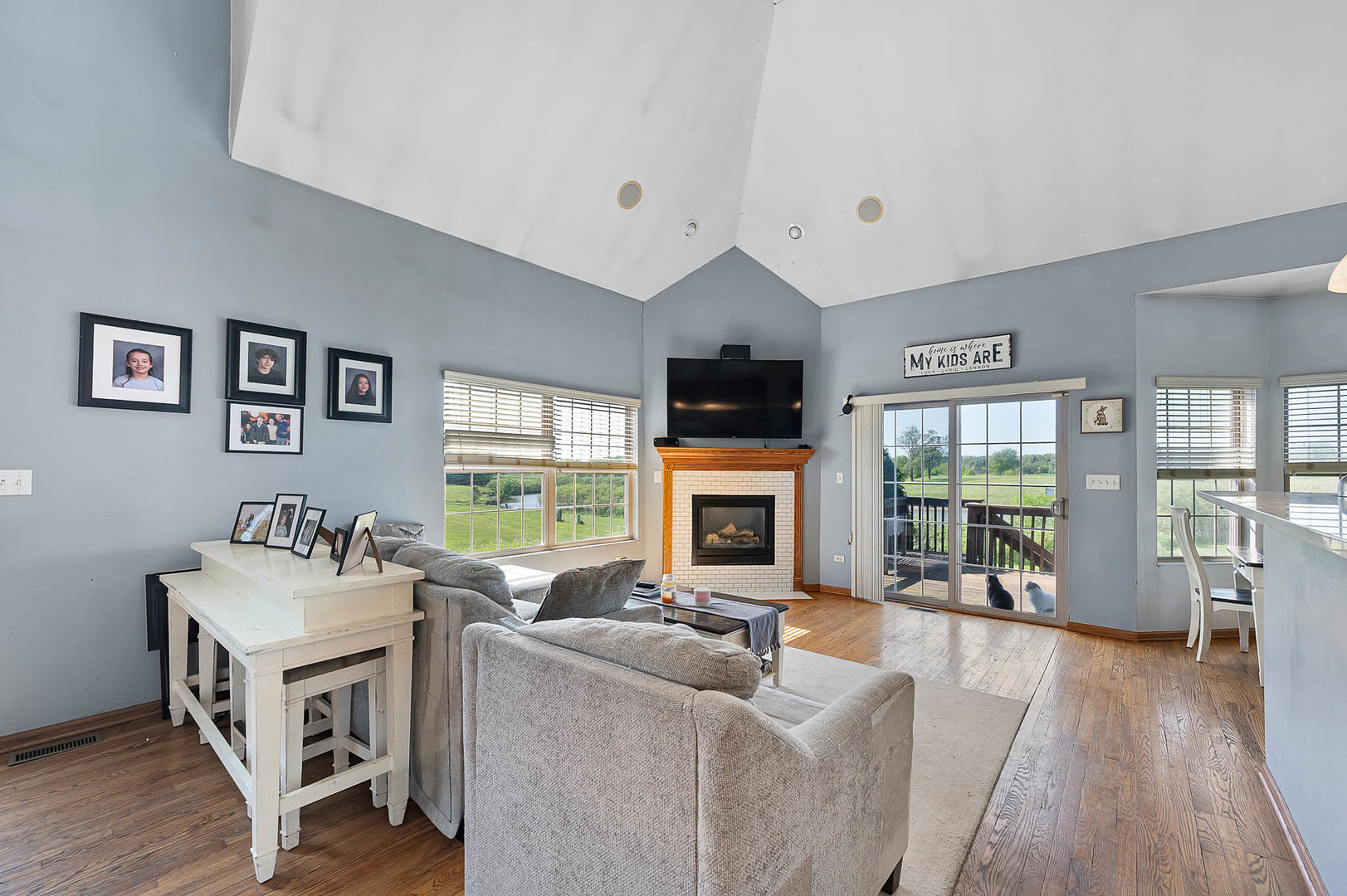 370 Sunset Boulevard Property Photo 3