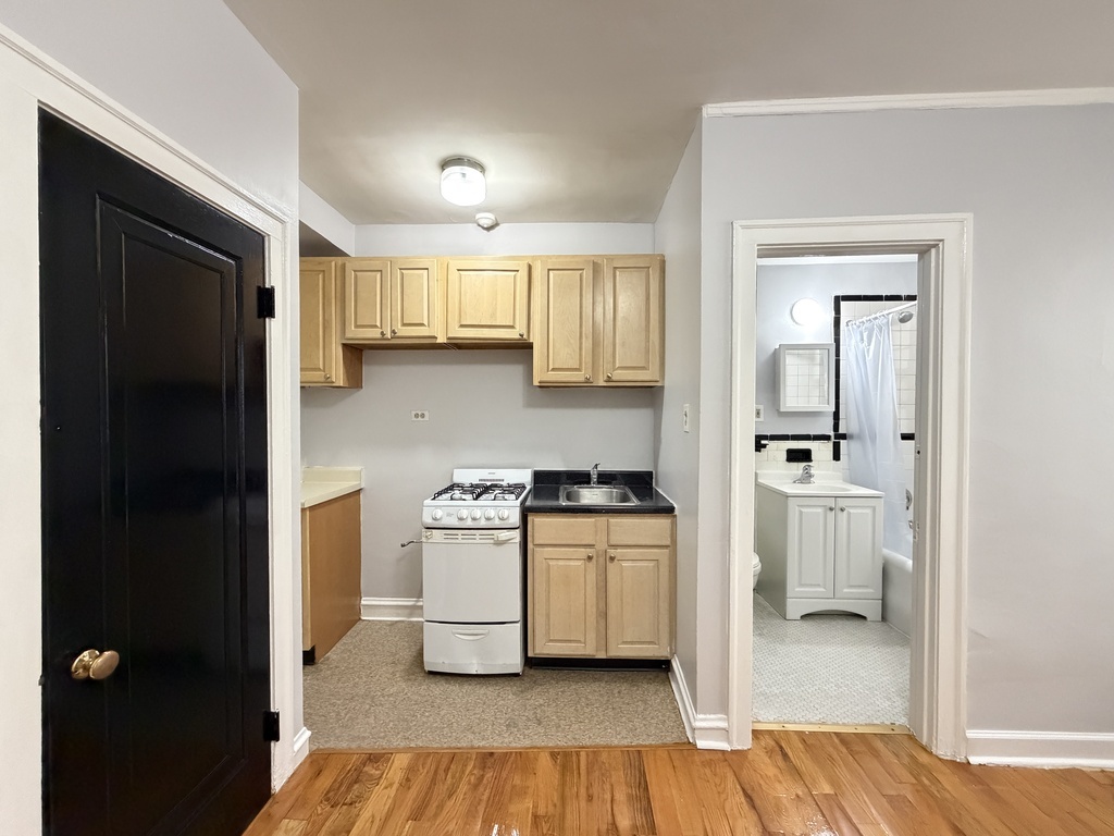 917 W Eastwood Avenue 418 Property Photo 2