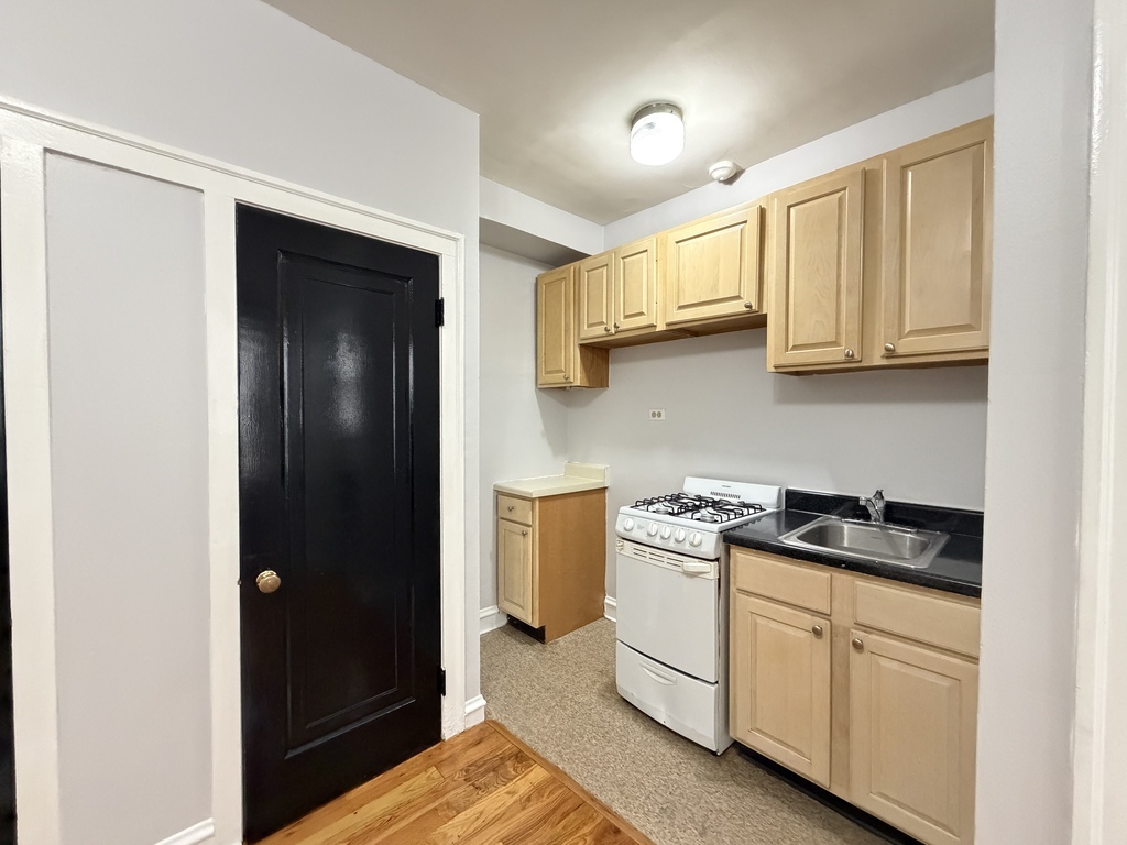917 W Eastwood Avenue 418 Property Photo 3