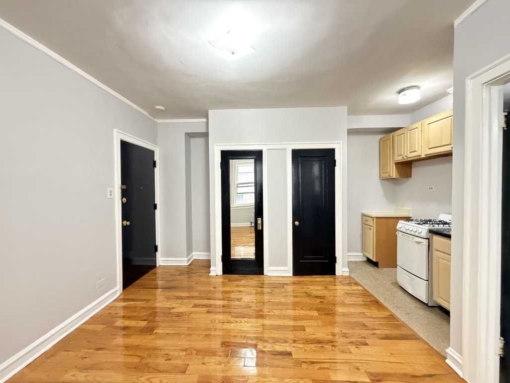 917 W Eastwood Avenue 418 Property Photo 14