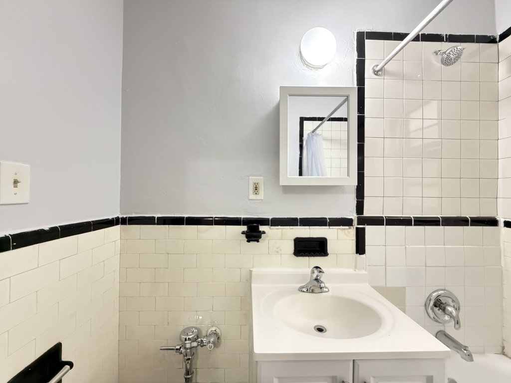 917 W Eastwood Avenue 418 Property Photo 17