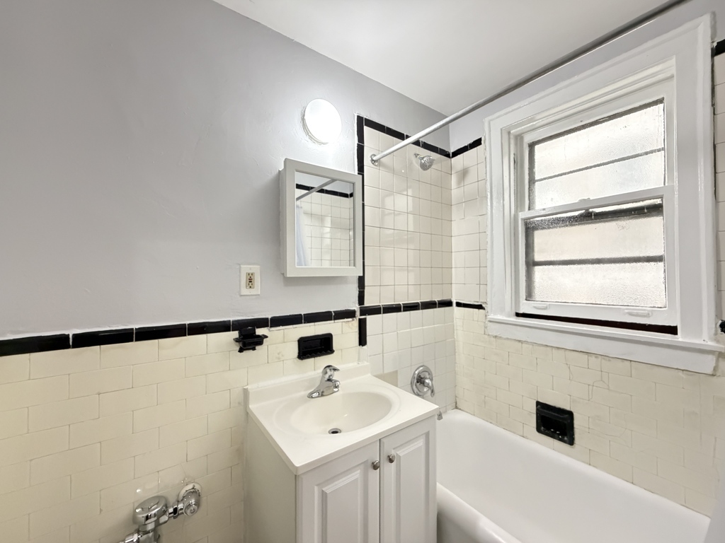 917 W Eastwood Avenue 418 Property Photo 18
