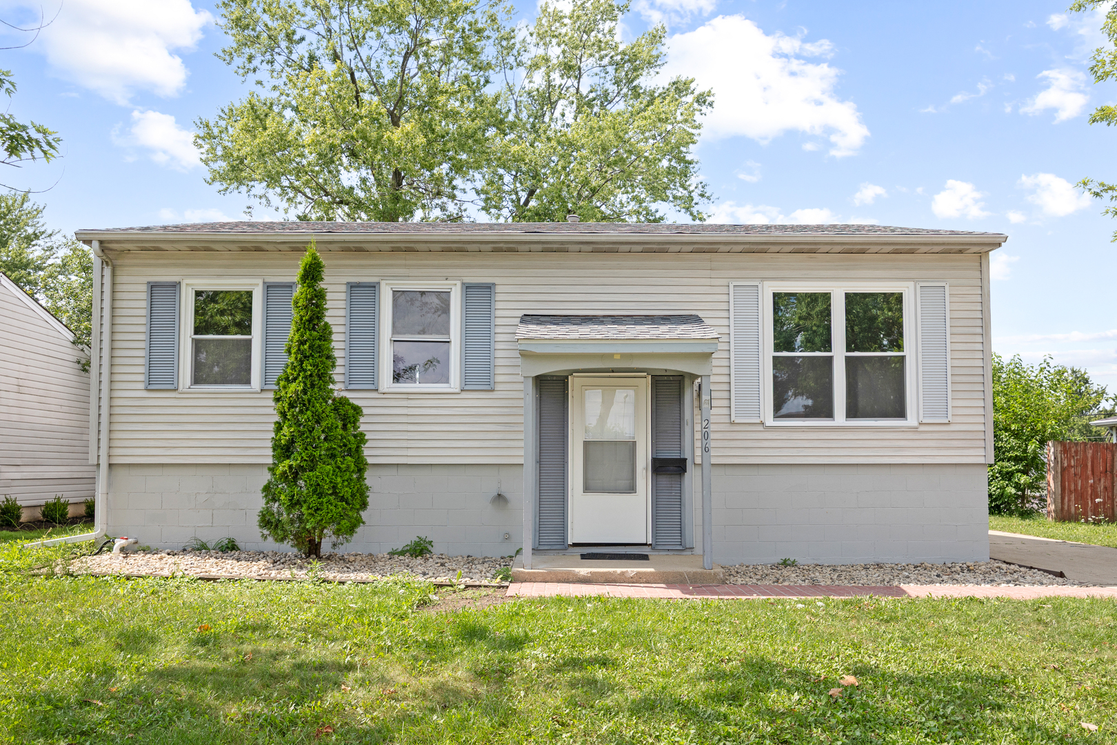 206 Ridge Circle Property Photo 2