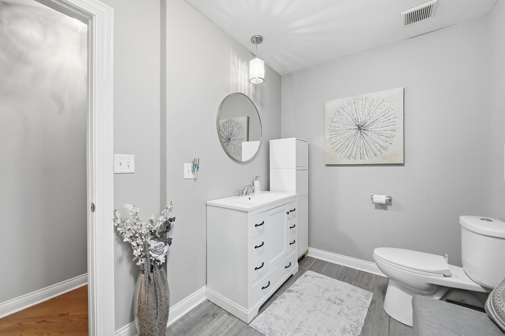 7719 S Rhodes Avenue Property Photo 12
