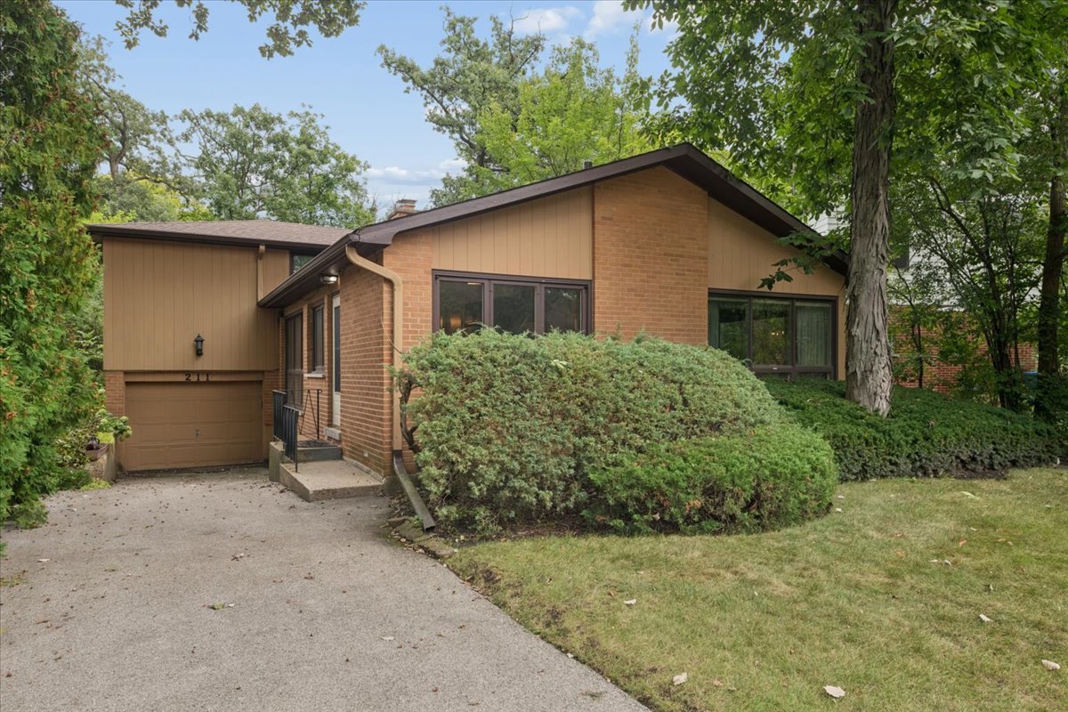 211 Sumac Road Property Photo 1