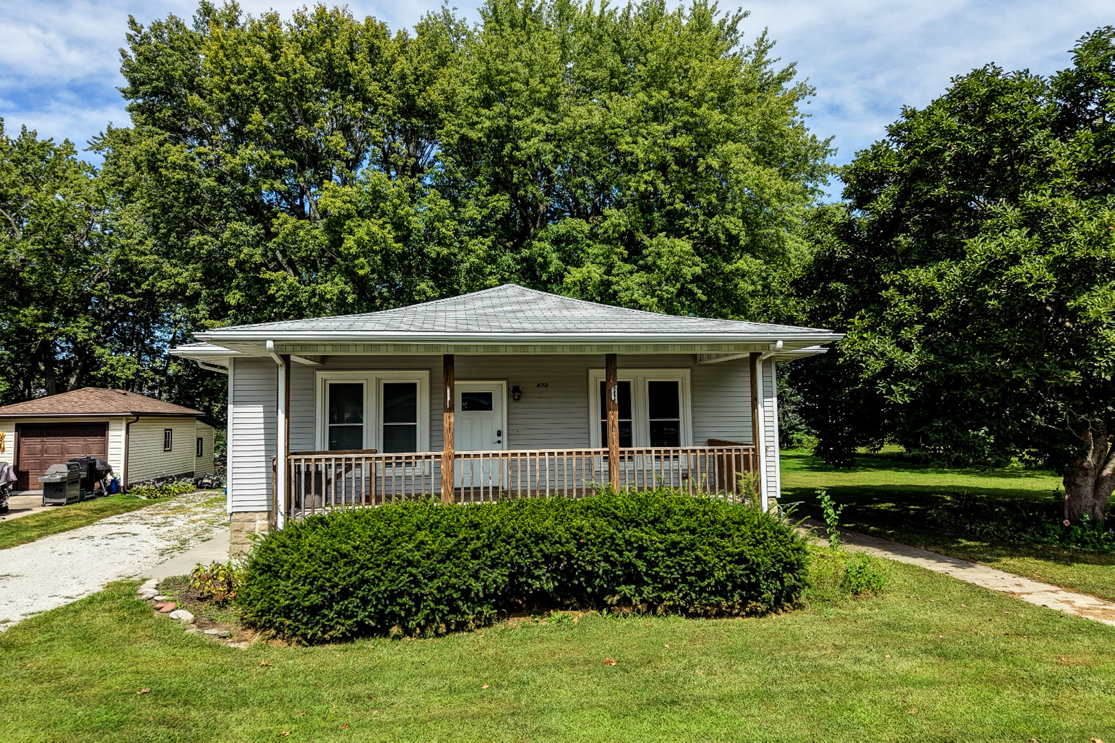 472 E Cherry Street Property Photo 2