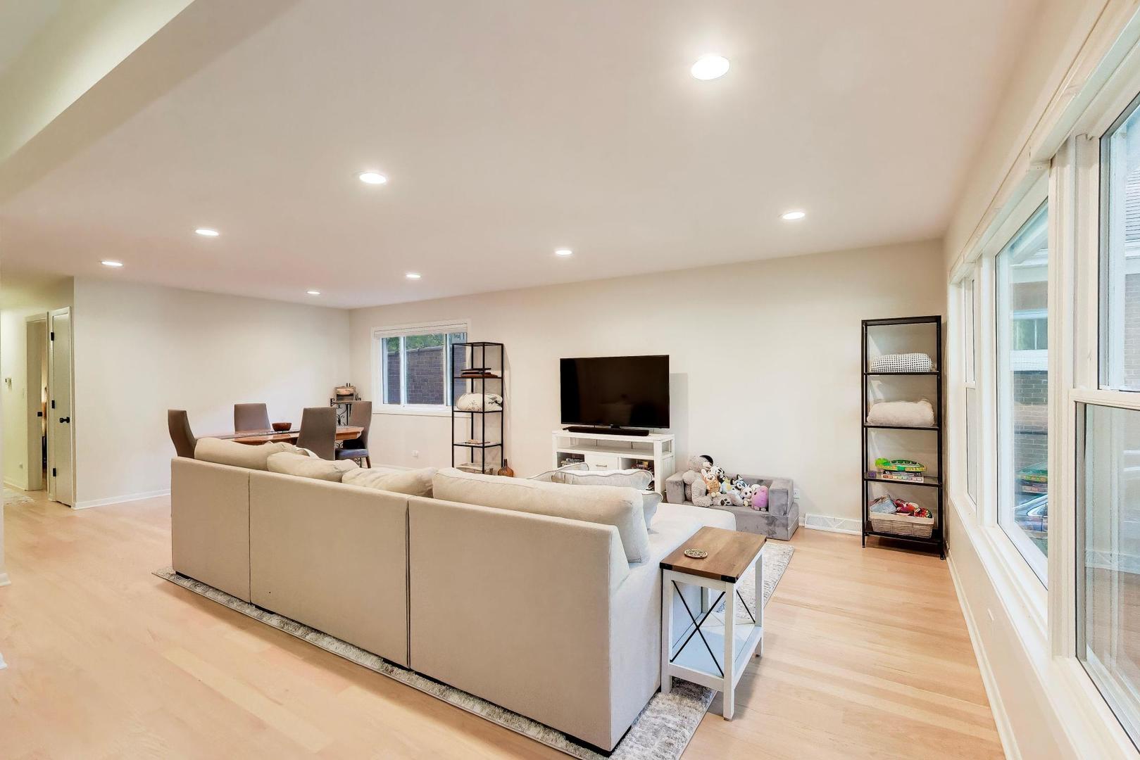 539 S Evergreen Avenue Property Photo 3