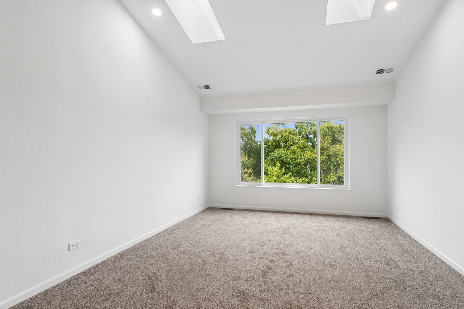 820 Golf Lane Property Photo 11