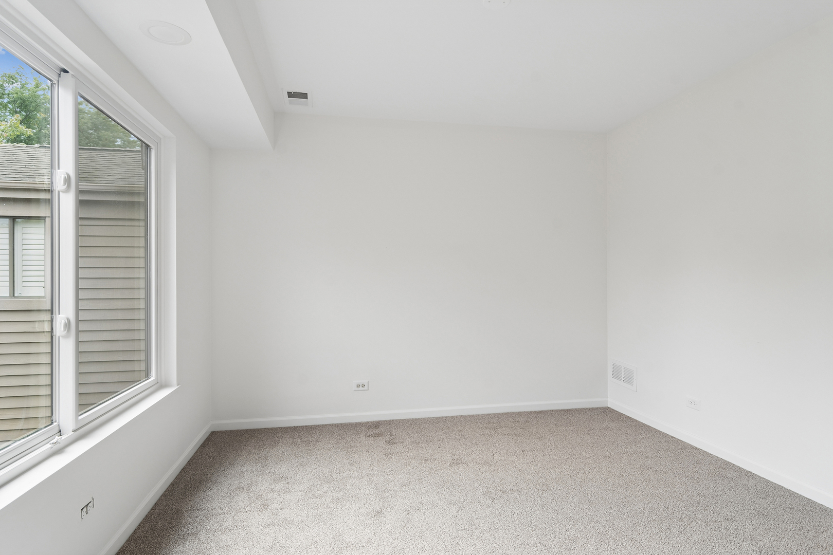 820 Golf Lane Property Photo 14