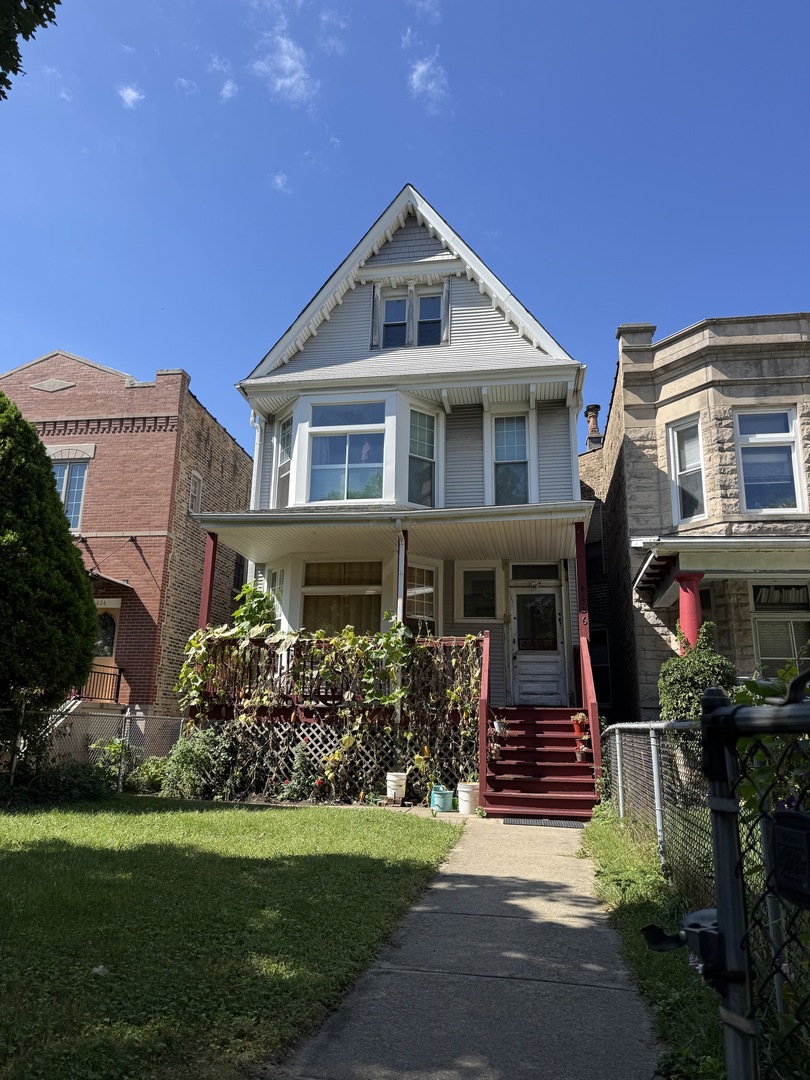 4426 N Damen Avenue Property Photo 1
