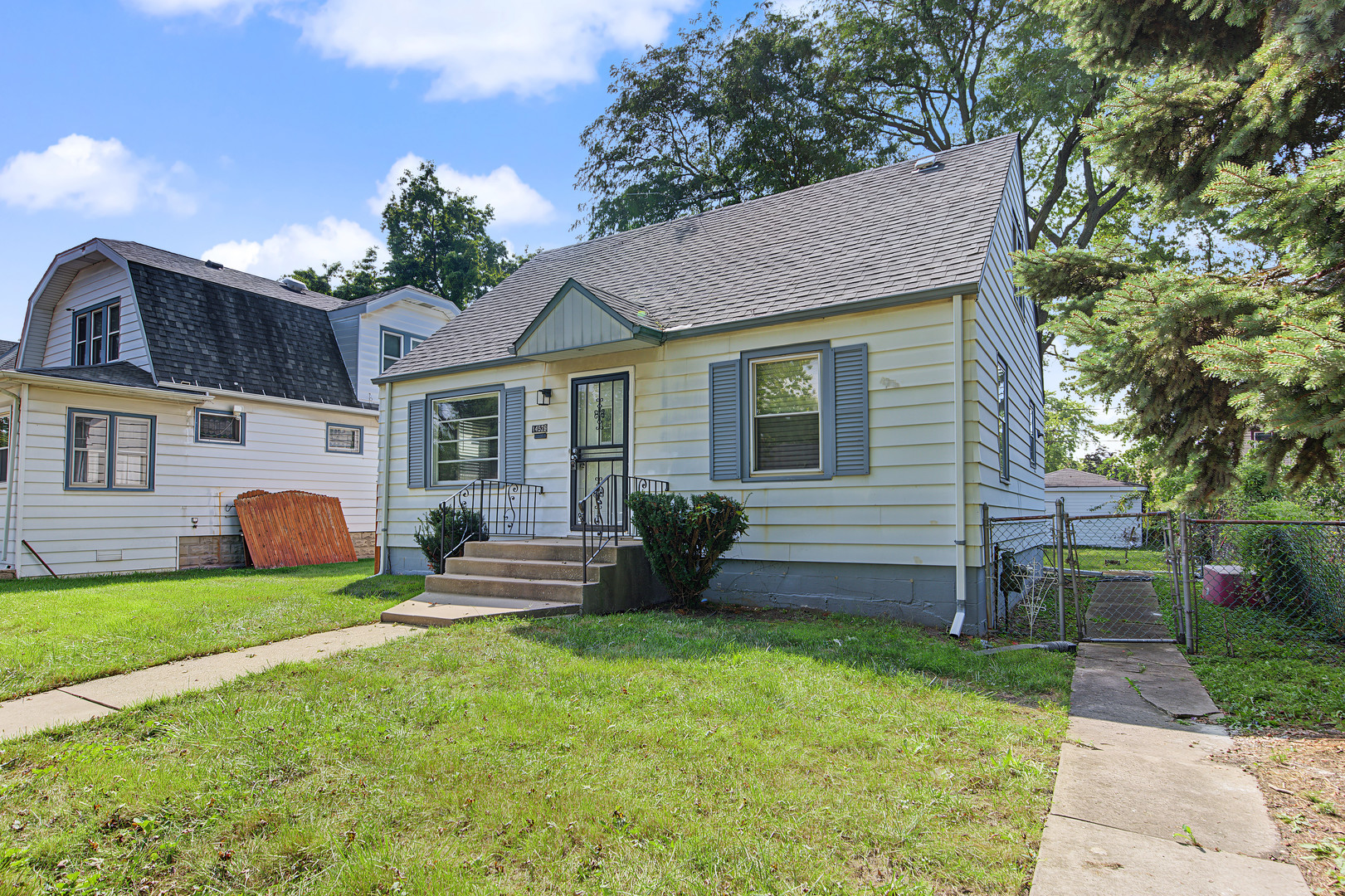 14526 Clinton Street Property Photo 3