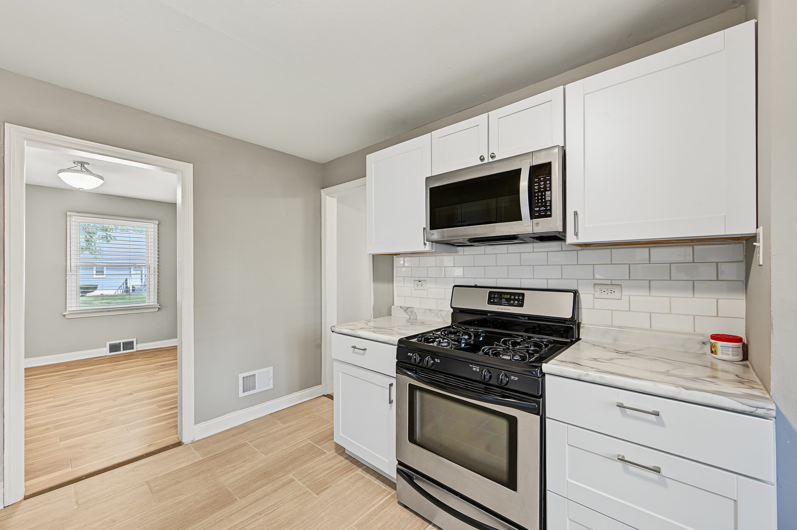 14526 Clinton Street Property Photo 9