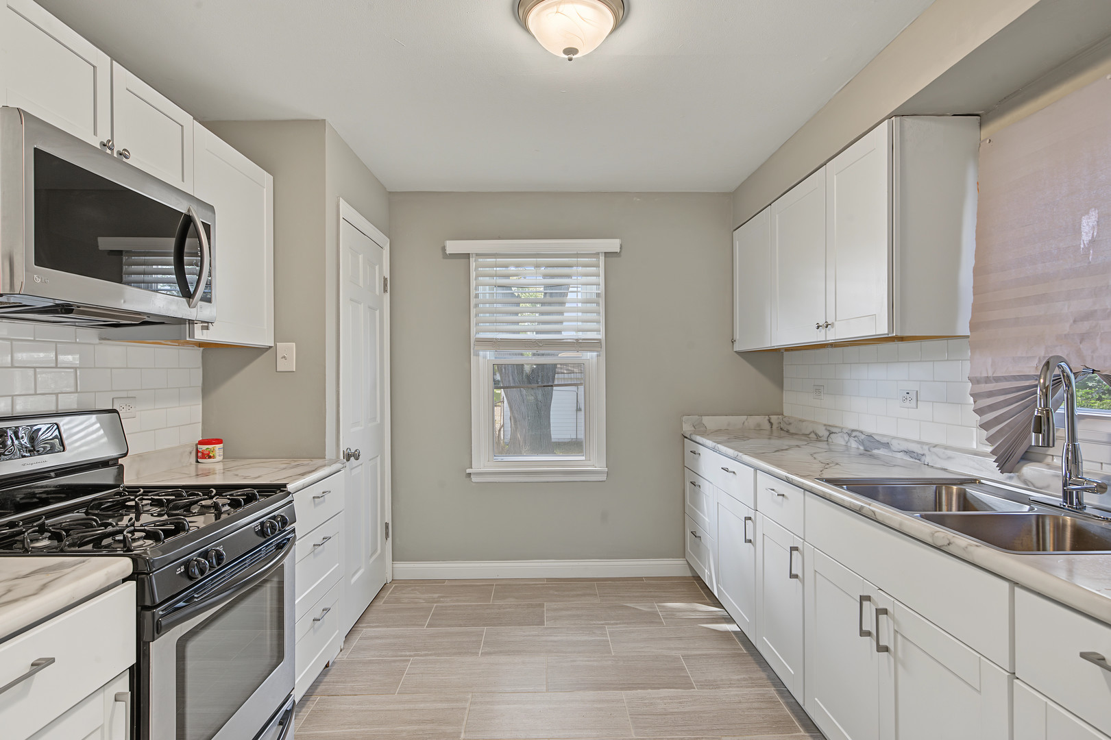 14526 Clinton Street Property Photo 11