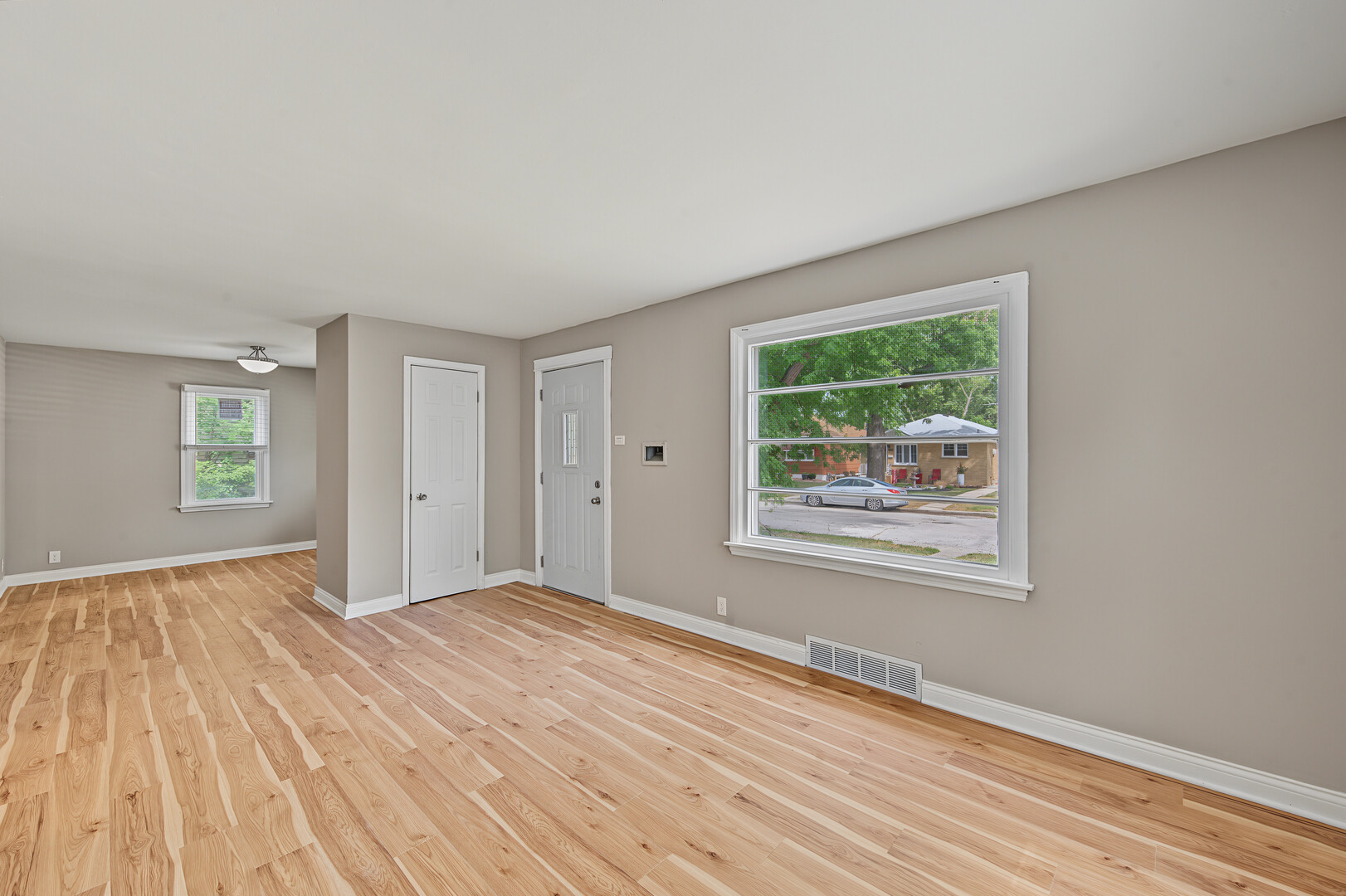14526 Clinton Street Property Photo 31