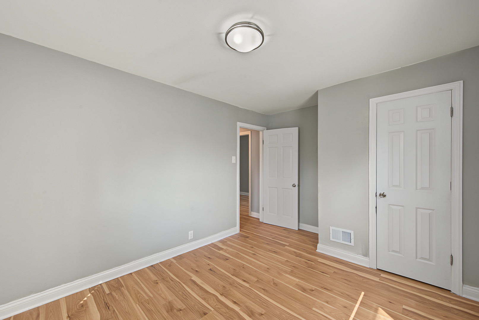 14526 Clinton Street Property Photo 32