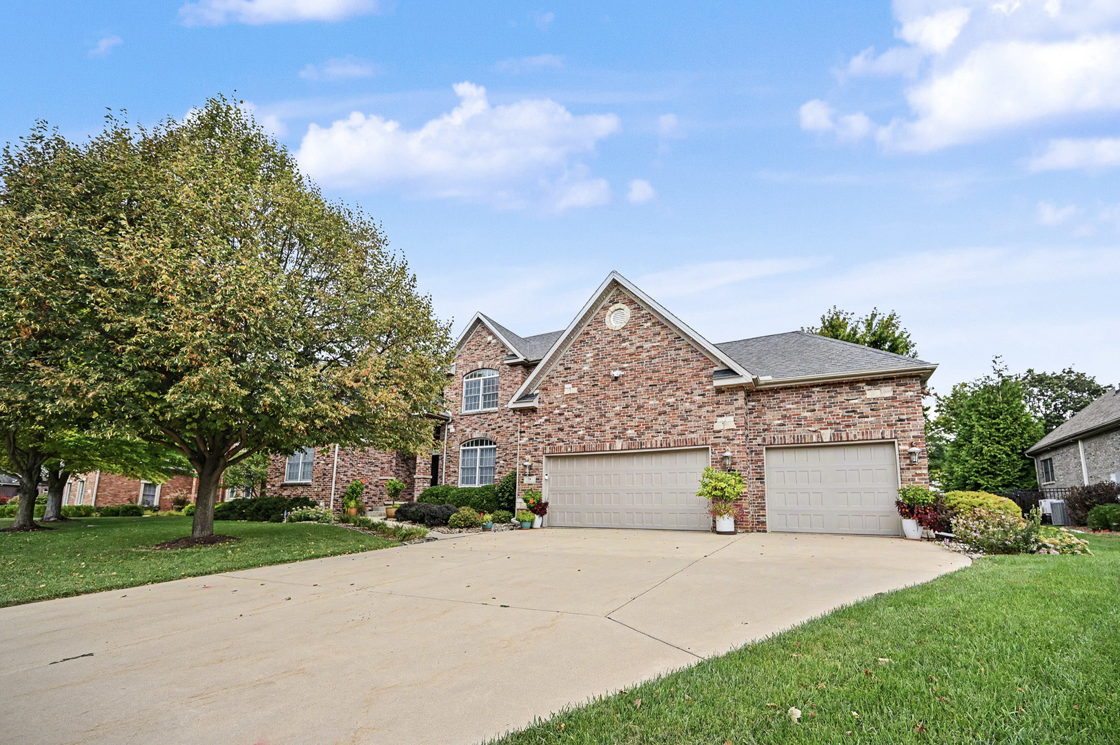 18 Stonebrook Court Property Photo 2