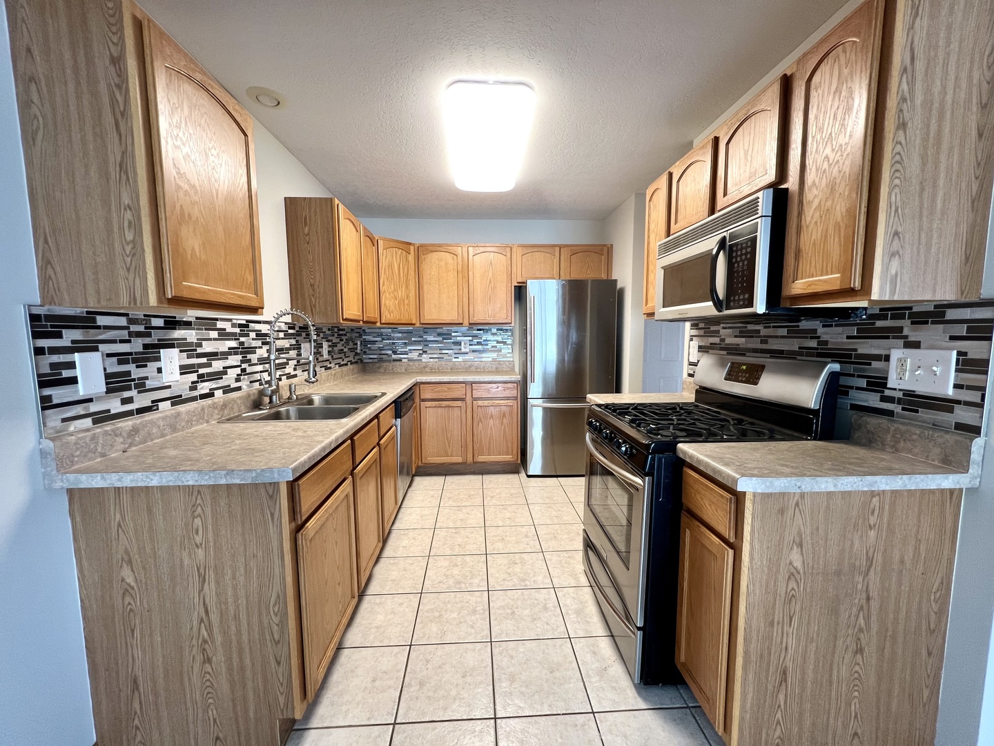 1172 Rose Drive Property Photo 2