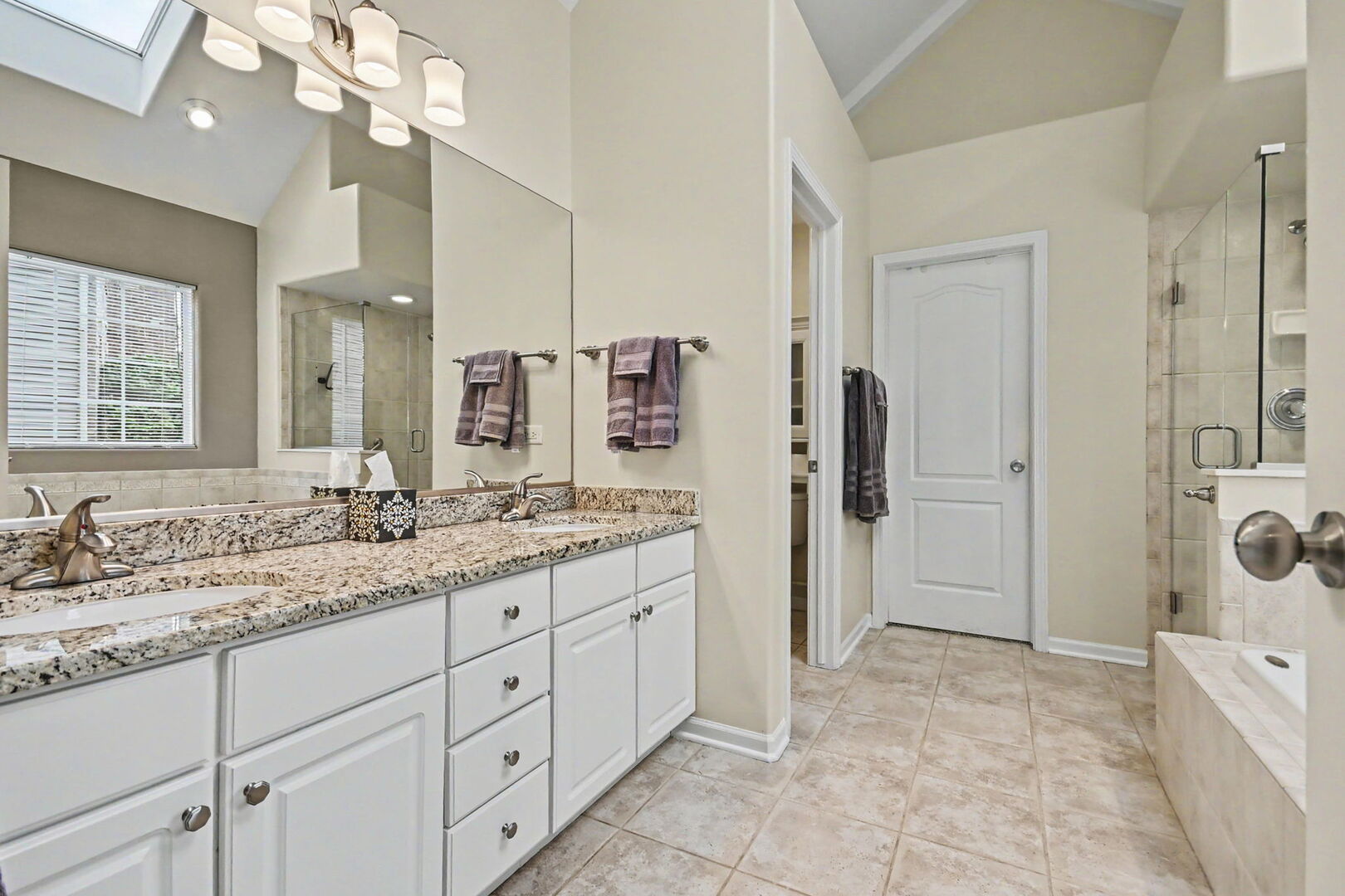 1805 Country Hills Drive Property Photo 16