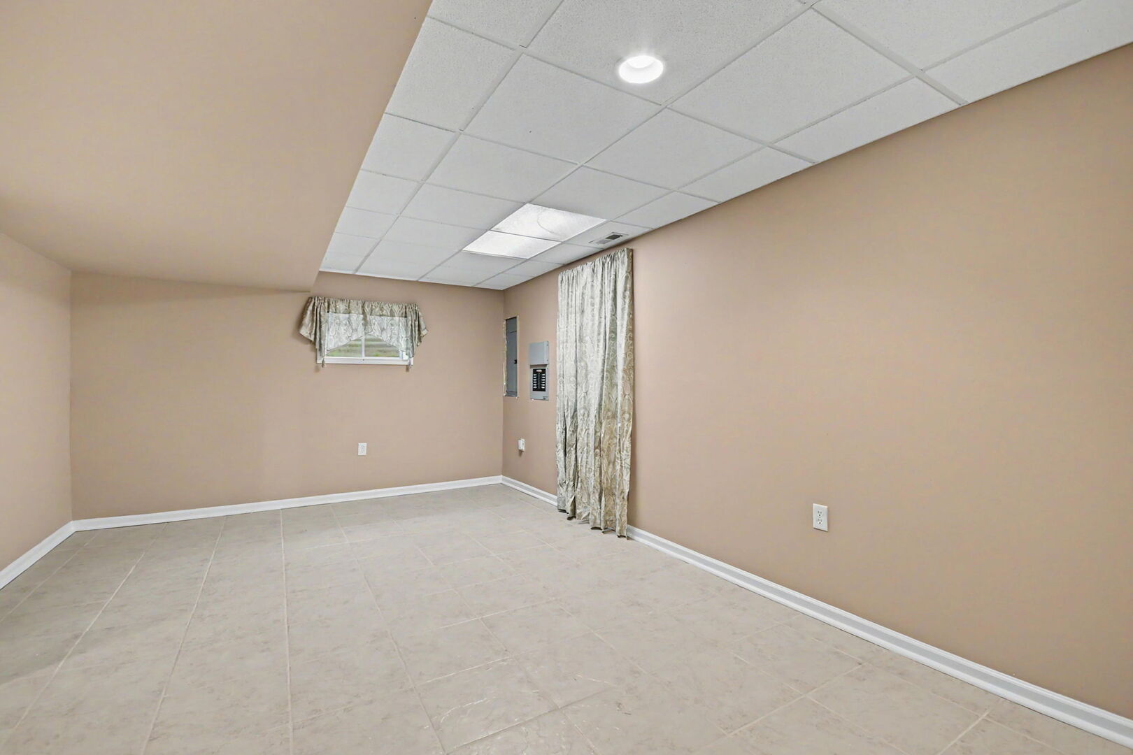 1805 Country Hills Drive Property Photo 22