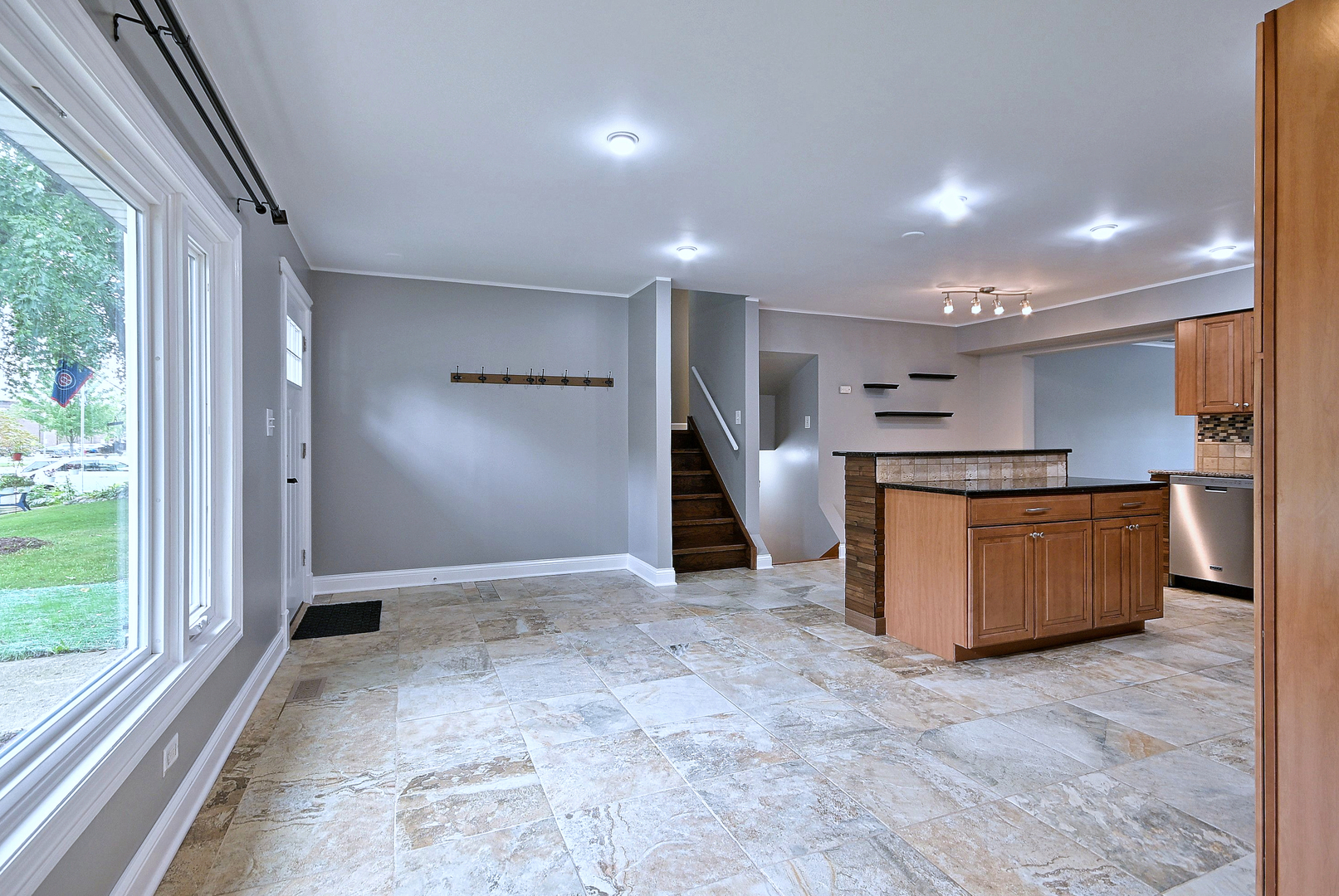 8164 N Carrolton Court Property Photo 4
