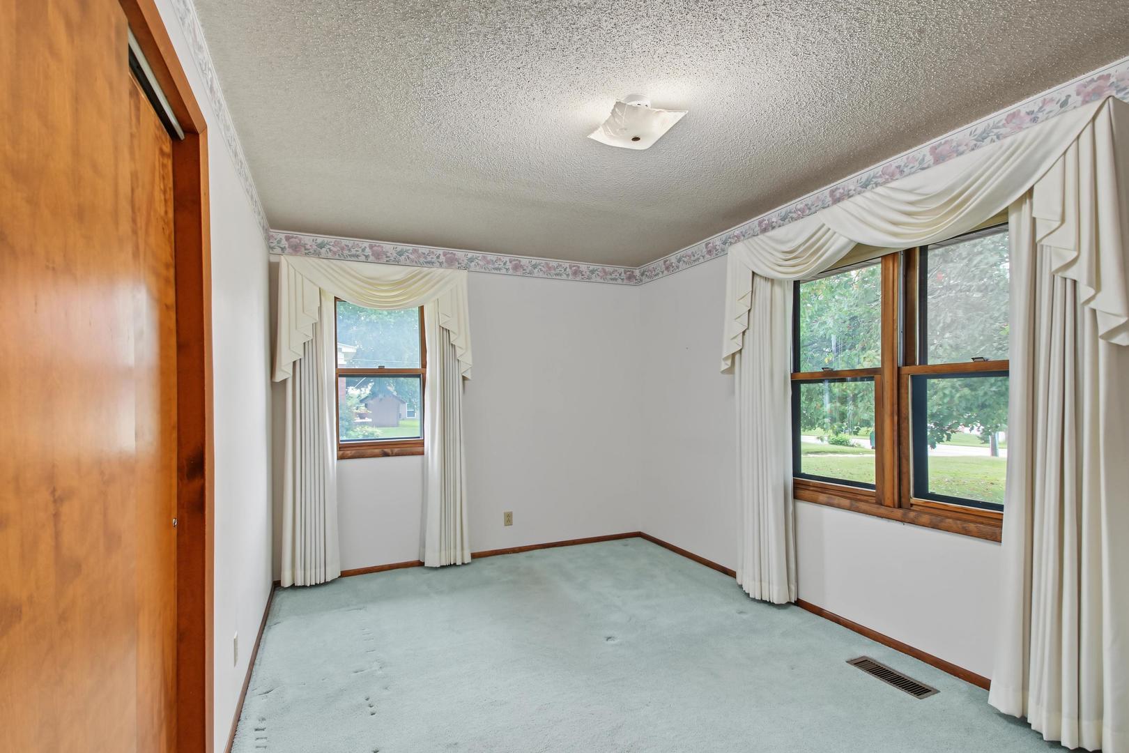 2319 S 8th Street Property Photo 16
