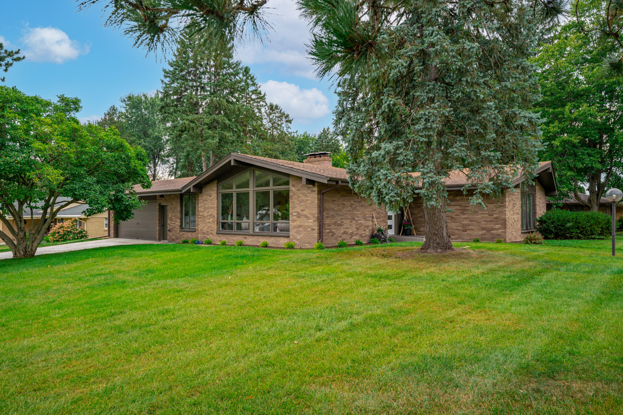 5075 Welsh Road Property Photo 1