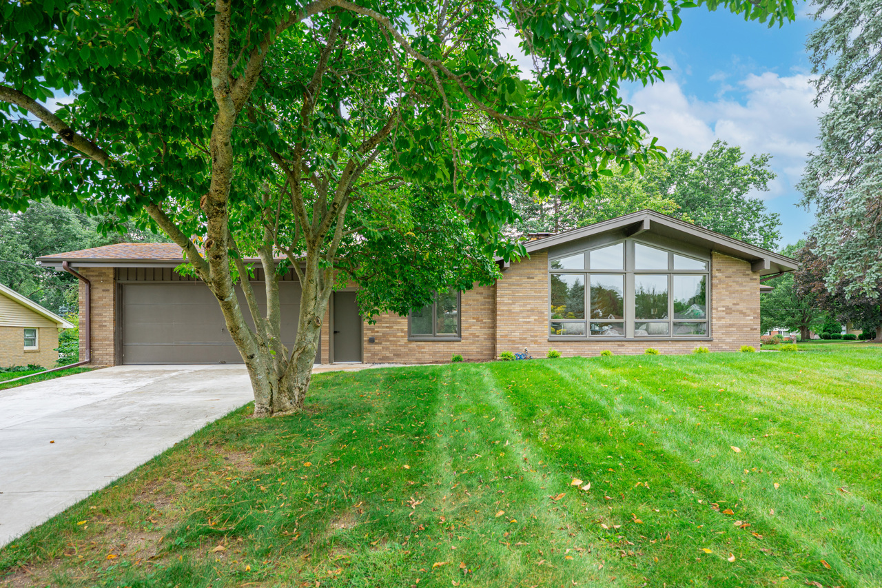 5075 Welsh Road Property Photo 2
