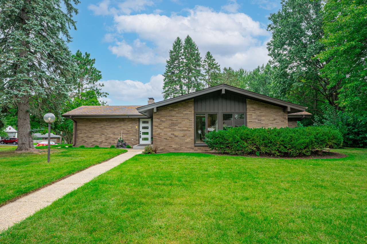 5075 Welsh Road Property Photo 4