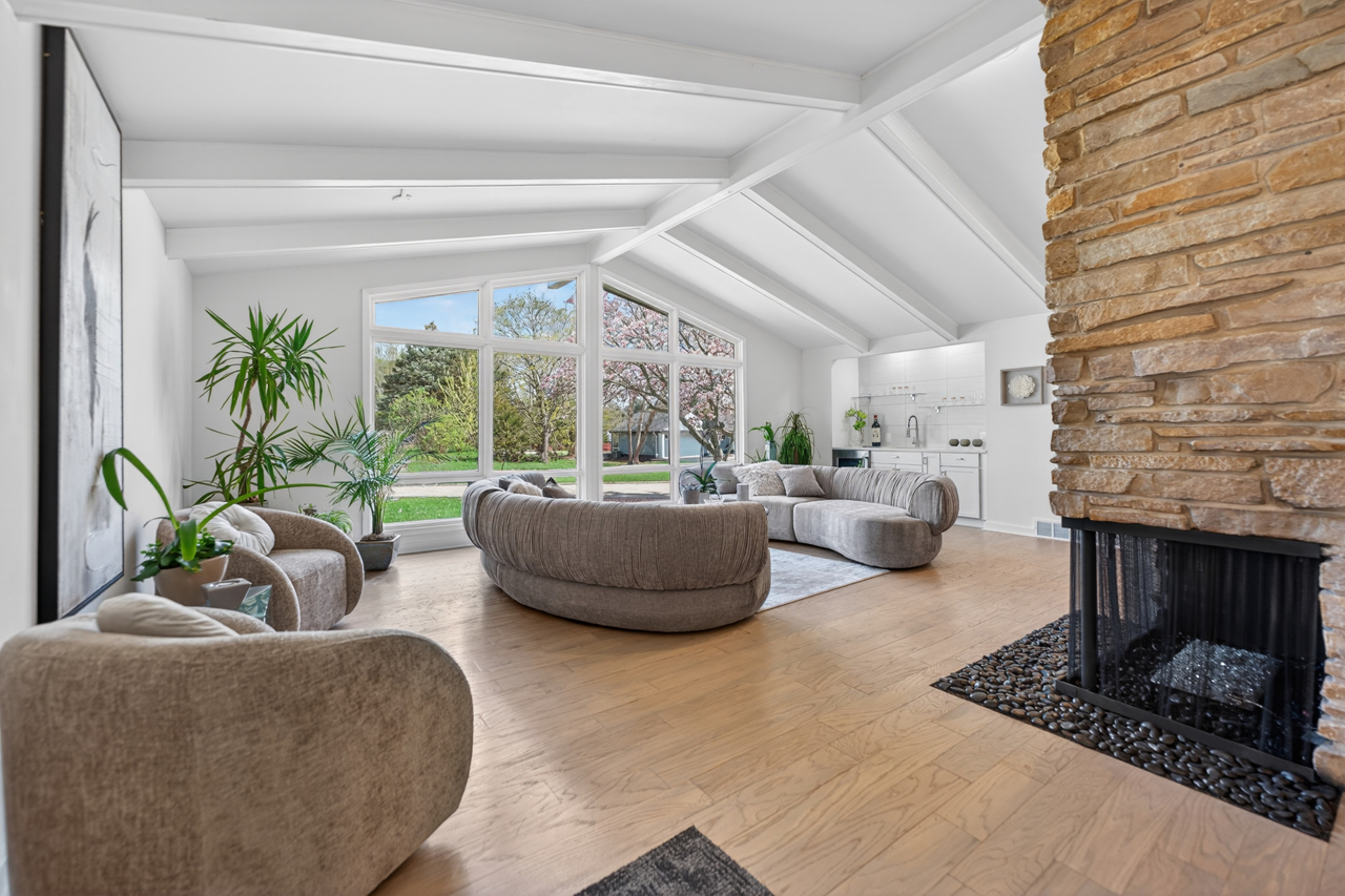 5075 Welsh Road Property Photo 8